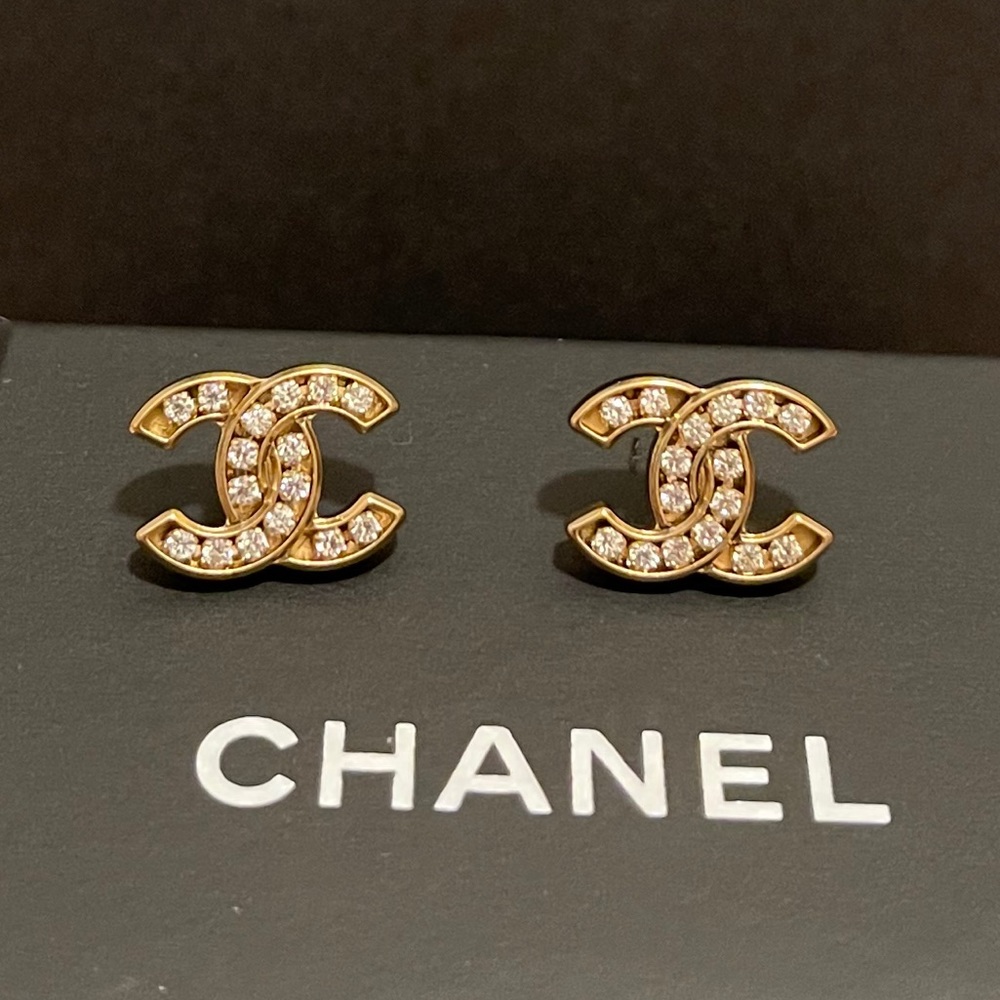 RARE Chanel CC Logo Stud Earrings 21C - Brand New
